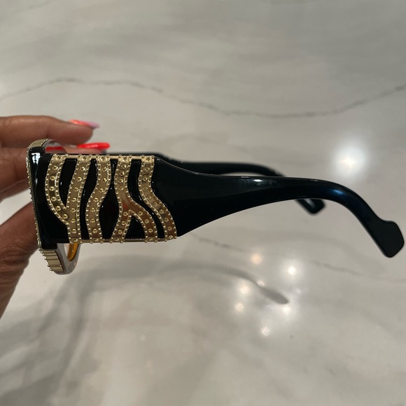 Luxury Fashion Frames - Picture 3 of 6